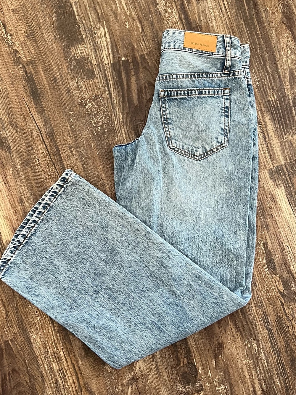 Light Wash High-Rise Wide Leg Jeans - Women's Flare